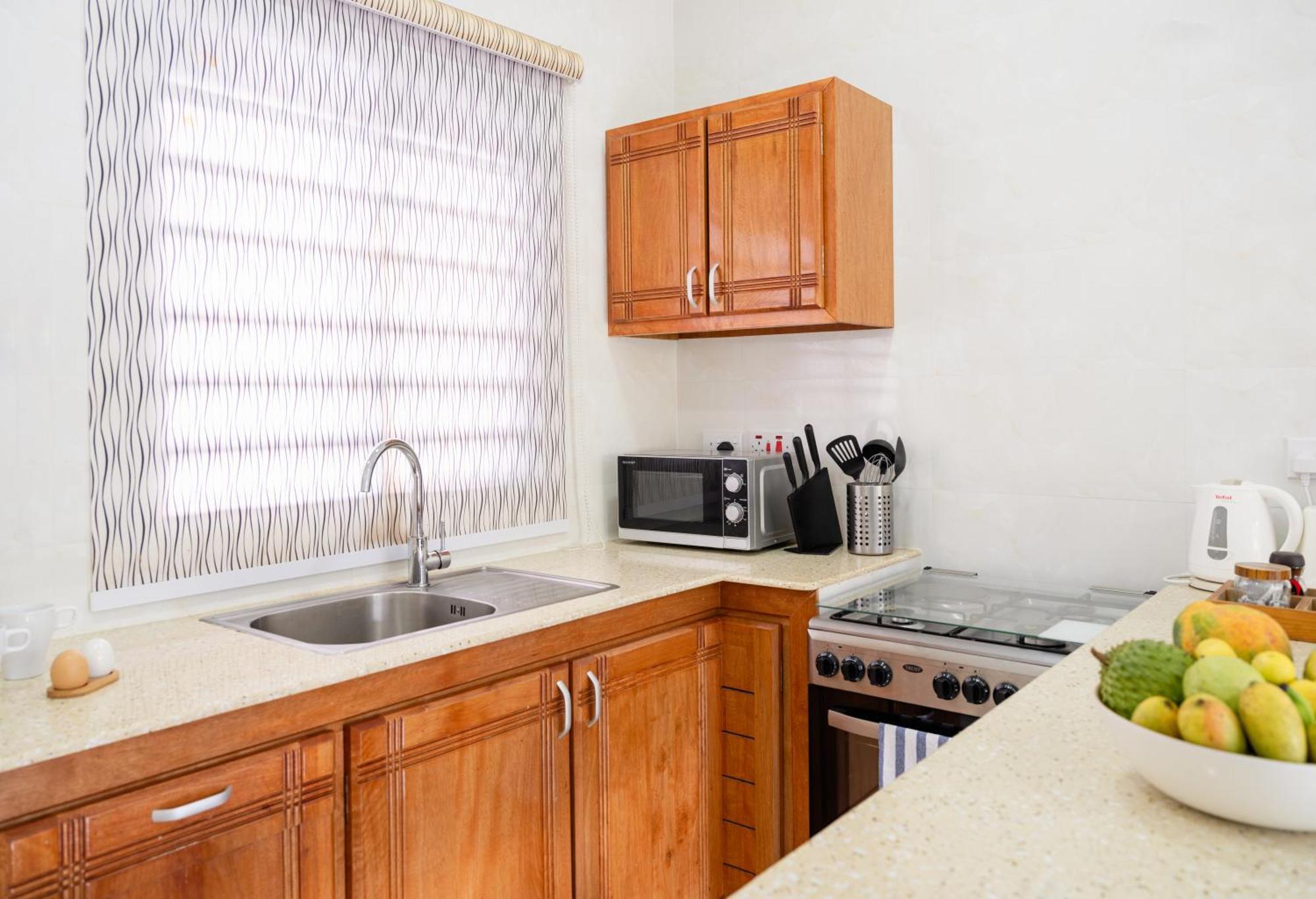 Creole Breeze Self Catering Apartments Anse Boileau Exterior foto